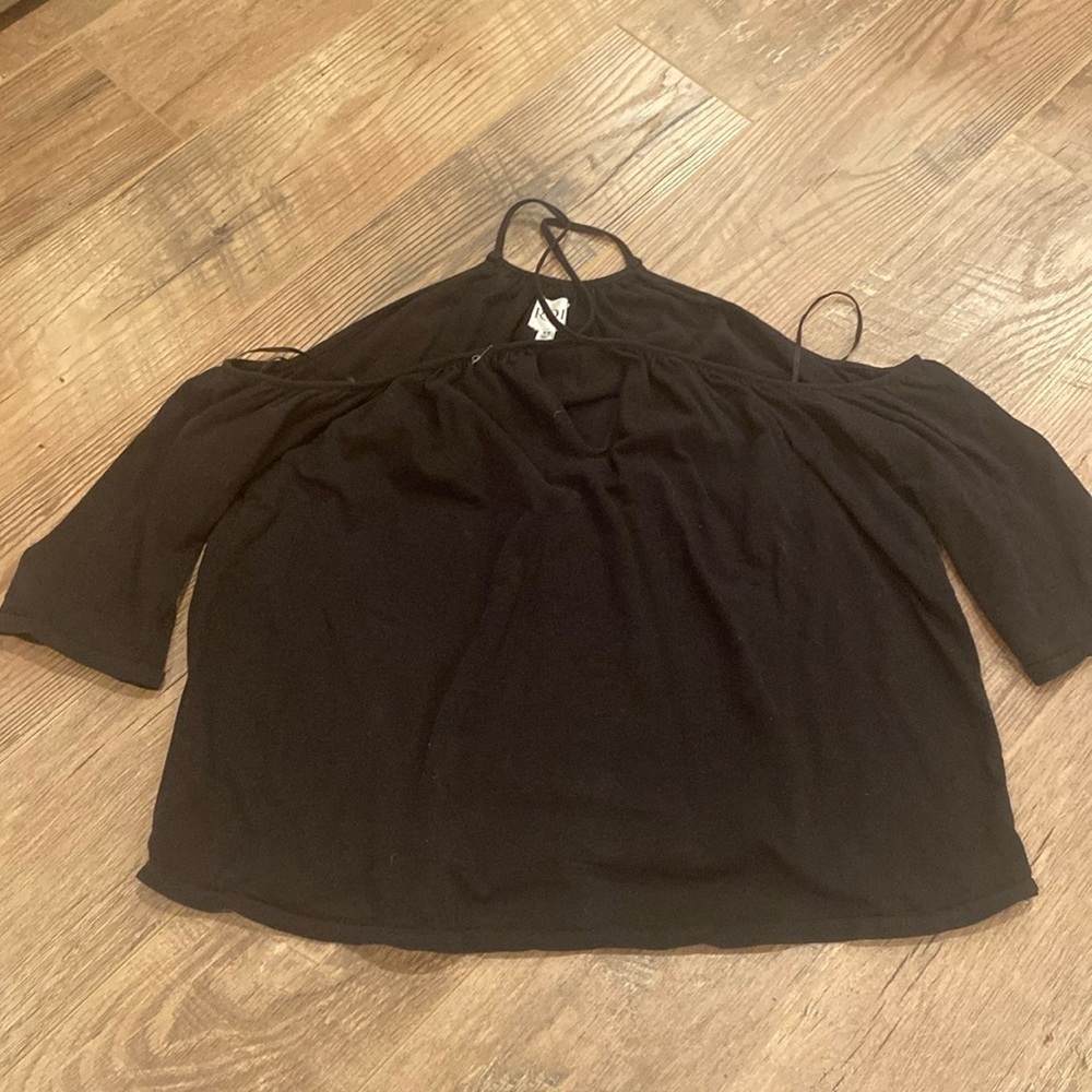 Roi Black Women’s Off the Shoulder Top Size XS